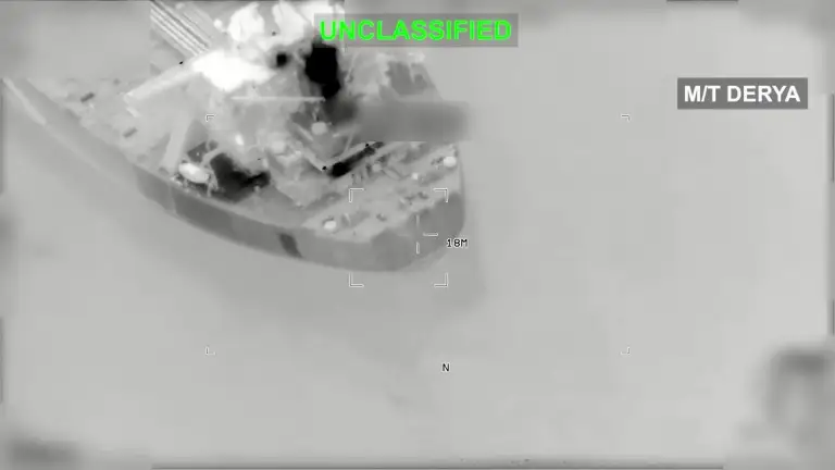 Quân đội Mỹ công bố hình ảnh tập kích loạt tàu chở dầu thô của Iran ngày 8/9. Video: X/CENTCOM