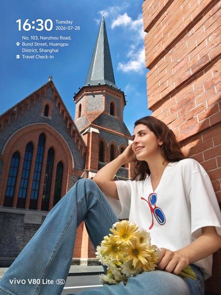 Tính năng Watermark Check-in Thông Minh trên vivo V80 Lite 5G tự động ghi dấu thời gian và địa điểm, thuận tiện ghi lại những hành trình công việc và du lịch.