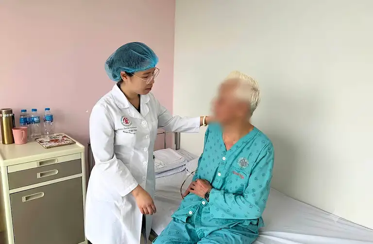 Bệnh nhân N.X.L. điều trị tại khoa phụ sản, Bệnh viện Trung ương Quân đội 108 - Ảnh: BVCC