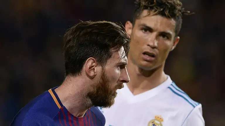 CĐV Messi bất bình vì Ronaldo thắng Quả Bóng Vàng mọi thời đại