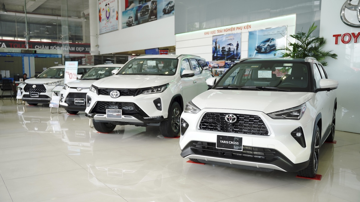 Toyota Vios, Veloz, Yaris Cross khuyến mãi hàng chục triệu đồng