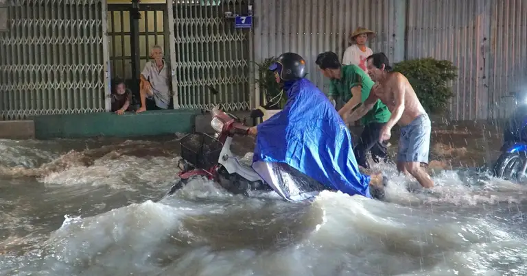 12 tỉnh, thành ở Nam bộ và Nam Trung bộ ứng phó đợt mưa lớn 400 mm