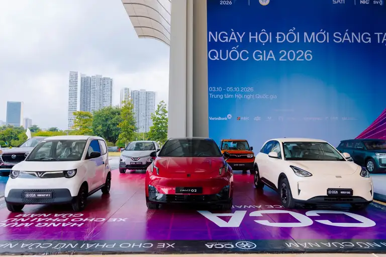 Khai mạc VIMS 2026: Khách đến từ trước giờ mở cửa, khu trưng bày và khu lái thử kín người tham quan - Ảnh 5.