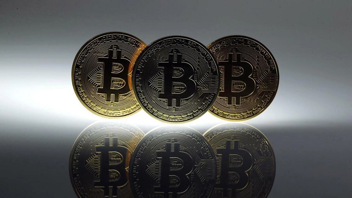 Bitcoin tăng hơn 40%, vượt xa vàng và chứng khoán