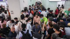 Chen chúc từ rạng sáng chờ khám tại Bệnh viện Chợ Rẫy