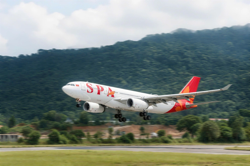 Máy bay thân rộng đầu tiên A330 của Sun PhuQuoc Airways hạ cánh tại sân bay Phú Quốc. Ảnh: SPA
