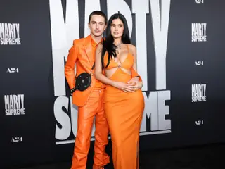 Timothée Chalamet vẫn nghiêm túc với mối quan hệ cùng Kylie Jenner nhưng chưa sẵn sàng đưa ra cam kết trọn đời
