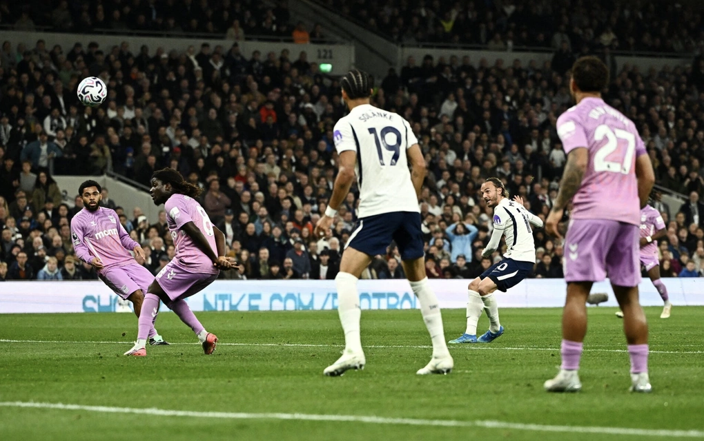 James Maddison dứt điểm từ ngoài vòng cấm mở tỷ số trong trận Tottenham thắng Coventry 3-1 ở vòng 7 Ngoại hạng Anh trên sân Tottenham Hotspur, London, Anh ngày 19/10/2026. Ảnh: Reuters