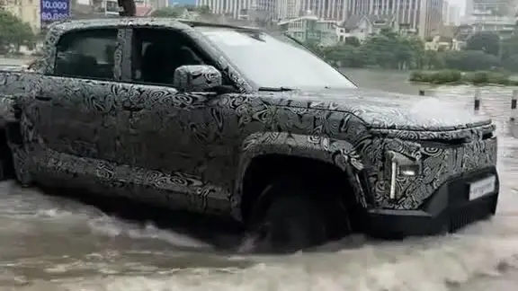 Bán tải Wild chạy thử tại Hà Nội. Video: FB/Hội VinFast Wild Việt Nam