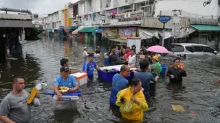 Hiện tượng 'mưa đứng yên' khiến Bangkok chìm trong biển nước