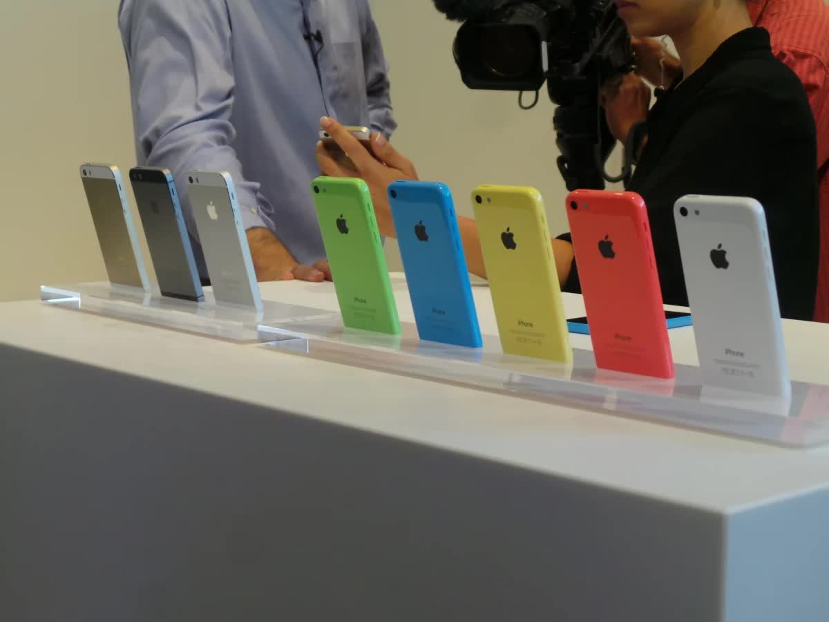 Sự xuất hiện của iPhone 5c tạo cơ hội cho nhiều người tiếp cận "iPhone giá rẻ"