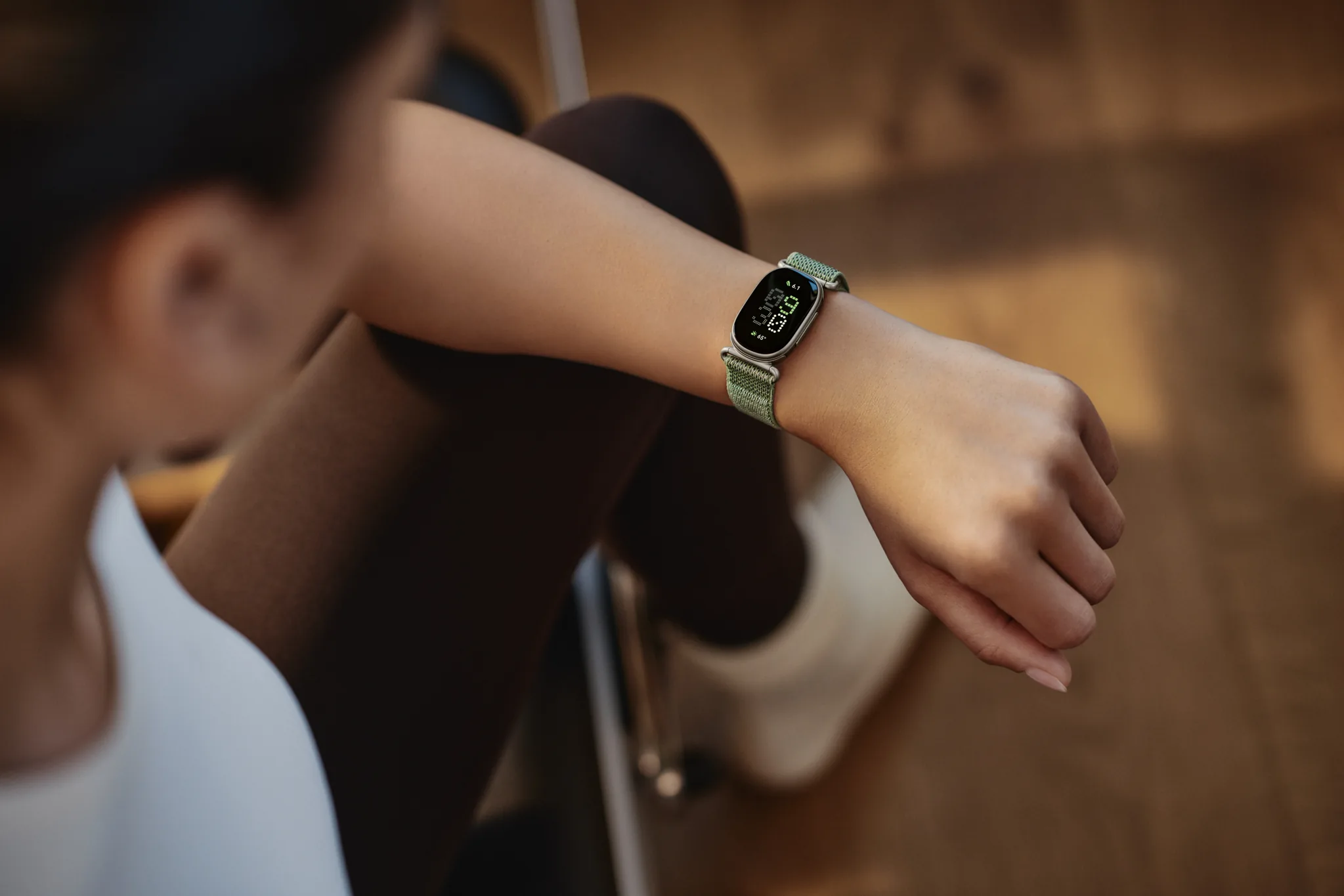 Google ra mắt Fitbit Edge: bản nâng cấp của Charge 6, tích hợp GPS, cảm biến độ cao, giá 179 USD