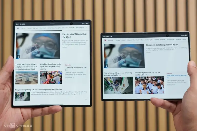 Z Fold8 Ultra (trái) khi mở có kích thước gần như một tablet cỡ nhỏ. Ảnh: Trường Giang