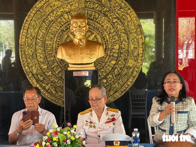 Văn nghệ sĩ tham gia sinh hoạt chuyên đề quý 3-2026 tại bến Lộc An - Ảnh: HOÀI PHƯƠNG