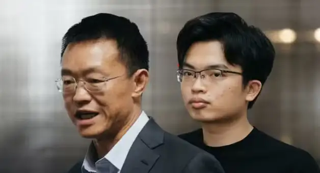 GS Đường Kiệt (bìa phải) và học trò Dương Trí Lâm. (Ảnh: newsbytesapp.com)