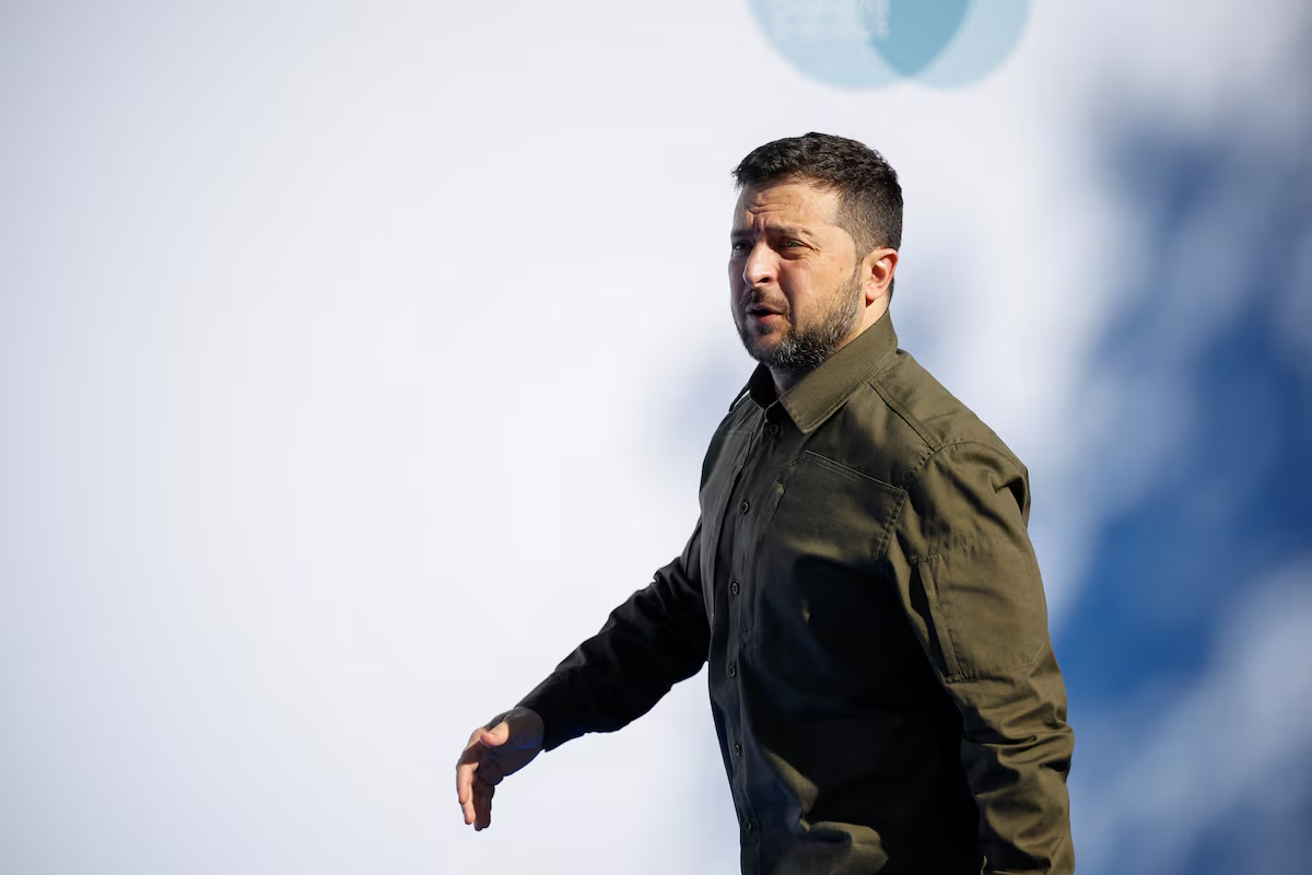 Tổng thống Zelensky đứng trước lựa chọn khó giữa nhượng bộ Mỹ và bảo vệ lợi ích Ukraine - Ảnh: REUTERS
