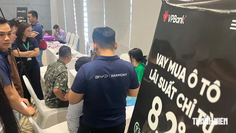 Vay tối đa để mua ô tô giúp người mua giảm áp lực về số tiền phải trả ngay tại thời điểm xuống tiền, nhưng đồng thời làm tăng số tiền vay và nghĩa vụ trả nợ