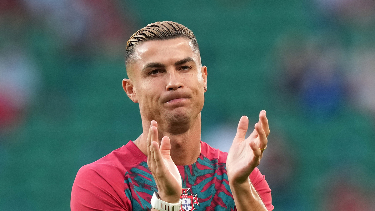 Truyền thông thế giới mỉa mai án phạt của Ronaldo