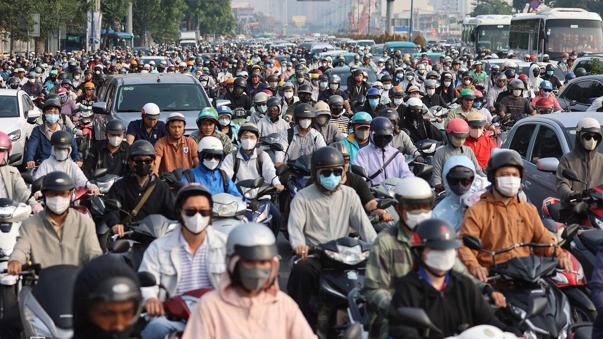 Cửa ngõ Tân Sơn Nhất kẹt xe hơn 3 km