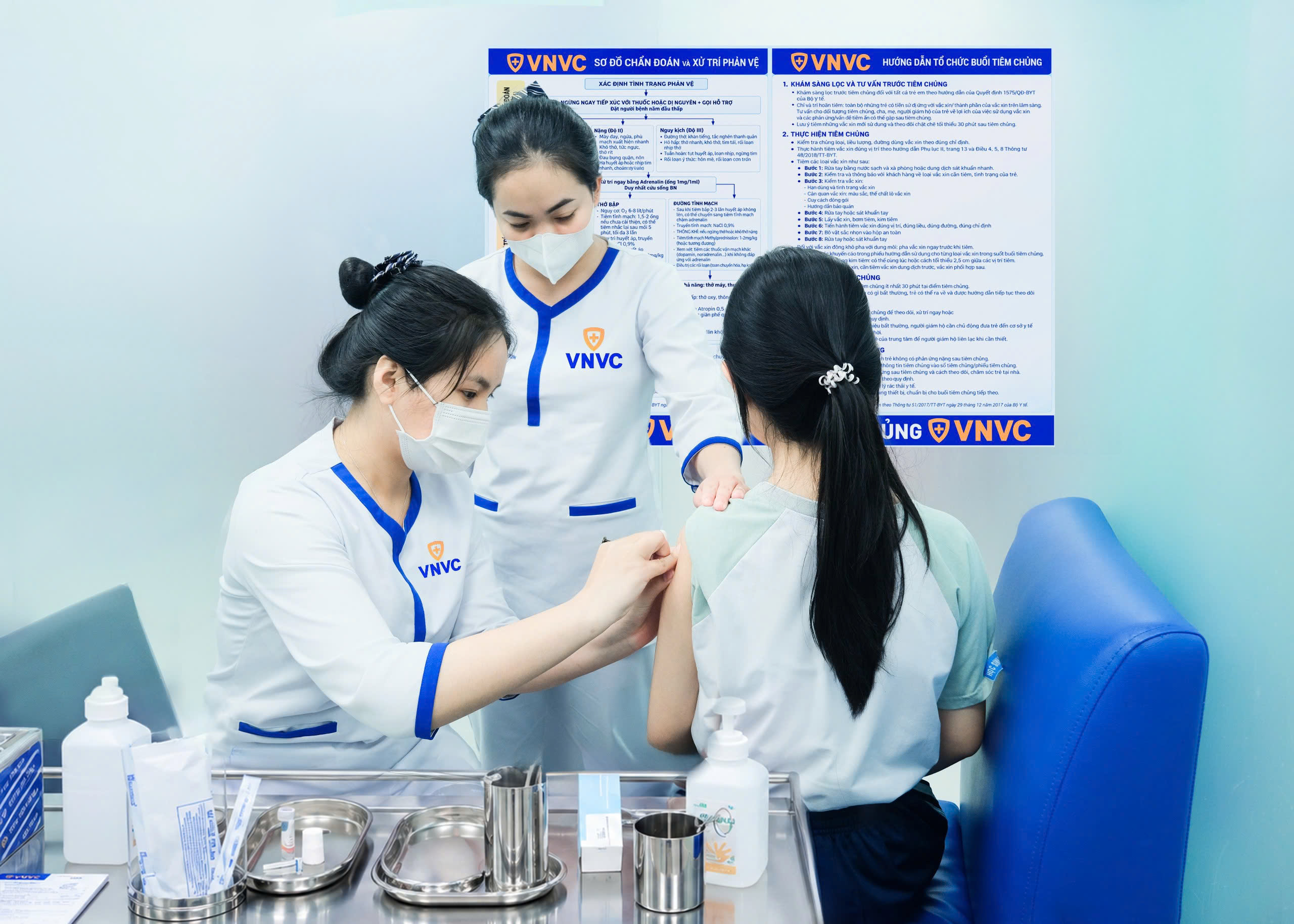 Trẻ chưa tiêm đủ liều vắc xin não mô cầu, phụ huynh cần đưa trẻ đến cơ sở tiêm chủng để được tiêm cho đủ số liều - Ảnh: P.L.