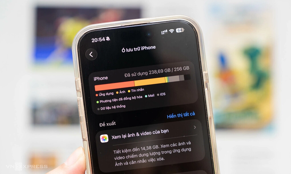Một smartphone đã dùng gần hết dung lượng bộ nhớ 256 GB. Ảnh: Huy Đức