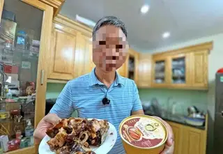 Hình ảnh người tiêu dùng mua món "Khâu nhục" nhưng nhận về cái chân giò.