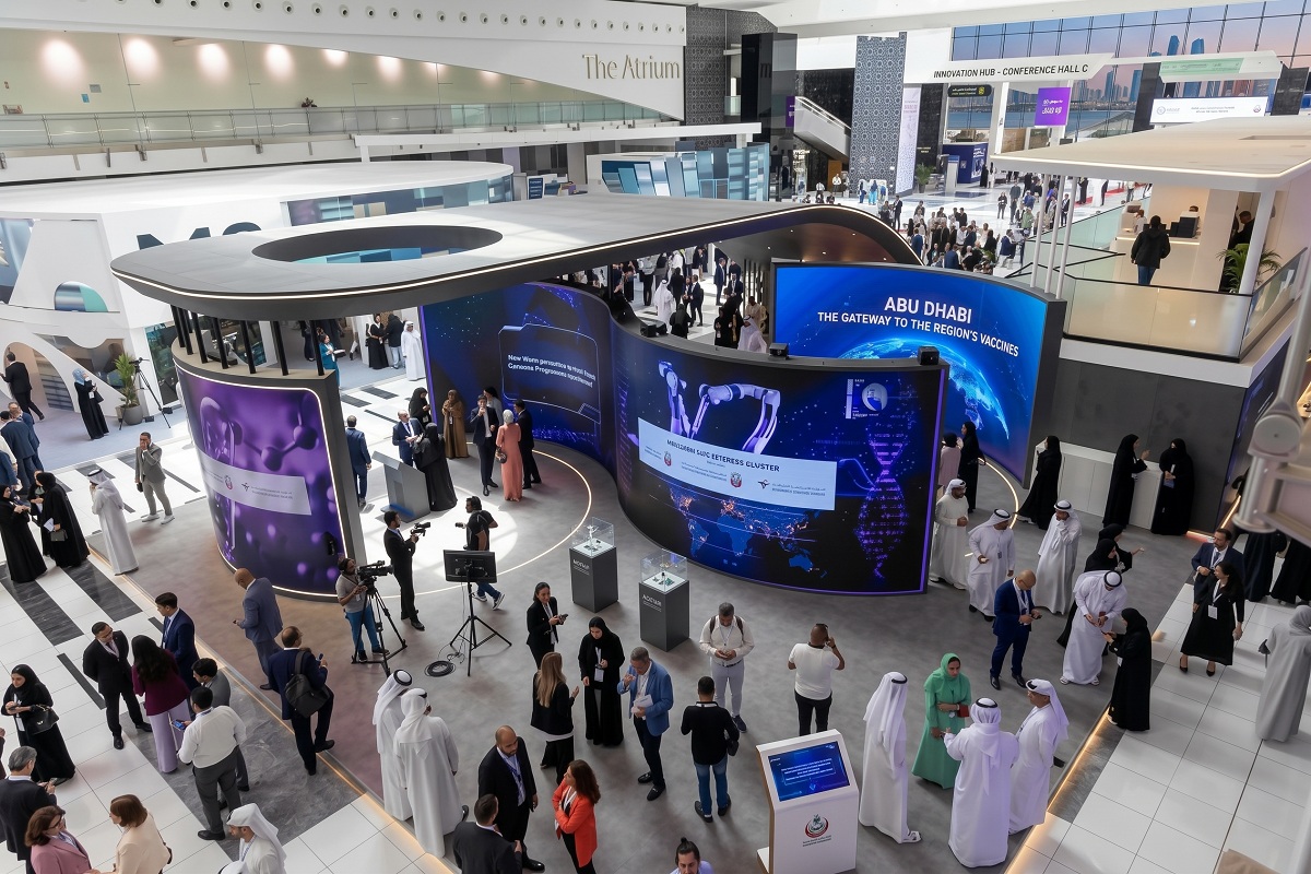 Không gian triển lãm tại Abu Dhabi Global Health Week 2025, nơi các giải pháp y tế được giới thiệu trực tiếp tới cơ quan quản lý, chuyên gia, doanh nghiệp và nhà đầu tư - Ảnh: dmg events