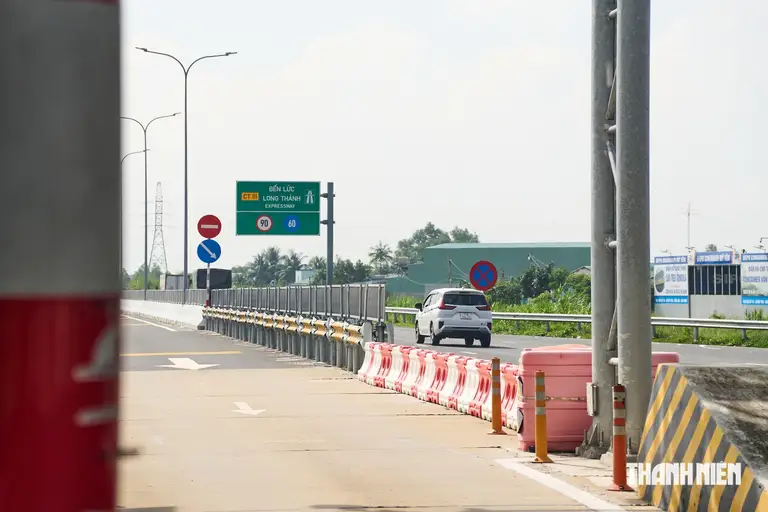 Cao tốc Bến Lức - Long Thành giúp rút ngắn thời gian di chuyển giữa miền Tây và khu vực Đông Nam bộ
