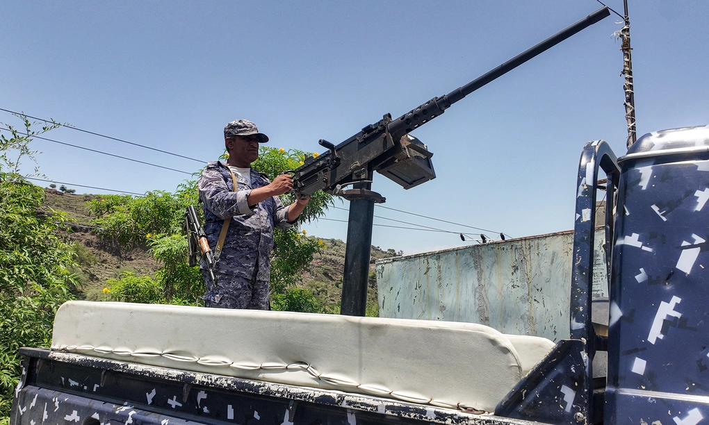 Thành viên của lực lượng chính phủ tại miền tây Yemen hôm 13/9. Ảnh: AFP