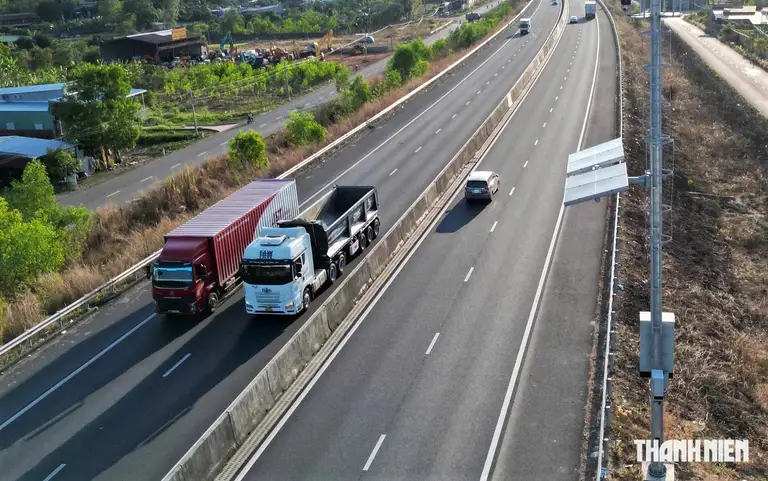 Cục CSGT đề xuất bố trí làn sát dải phân cách giữa trên cao tốc thành làn vượt xe