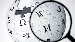 Wikipedia đang đối mặt nguy cơ mất độc giả khi ngày càng nhiều người sử dụng chatbot AI để tìm kiếm thông tin - Ảnh: Ali Balikci/Getty Images