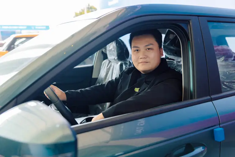 Khai mạc VIMS 2026: Khách đến từ trước giờ mở cửa, khu trưng bày và khu lái thử kín người tham quan - Ảnh 15.