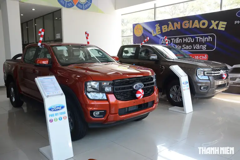 Ford Ranger xếp thứ tư với 6.986 xe bán ra trong nửa đầu năm 2026, giảm 799 xe so với cùng kỳ năm ngoái. Ford Ranger tại Việt Nam hiện có 2 biến thể, tương đương 10 phiên bản khác nhau. Trong đố, các phiên bản Ranger có giá từ 715 triệu đến 1,039 tỉ đồng. Biến thể Ranger Raptor có giá từ 1,448 tỉ đồng