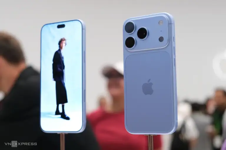 iPhone 18 Pro và 18 Pro Max màu xanh tại lễ ra mắt ở trụ sở Apple Park ngày 9/9/2026. Ảnh: Tuấn Hưng