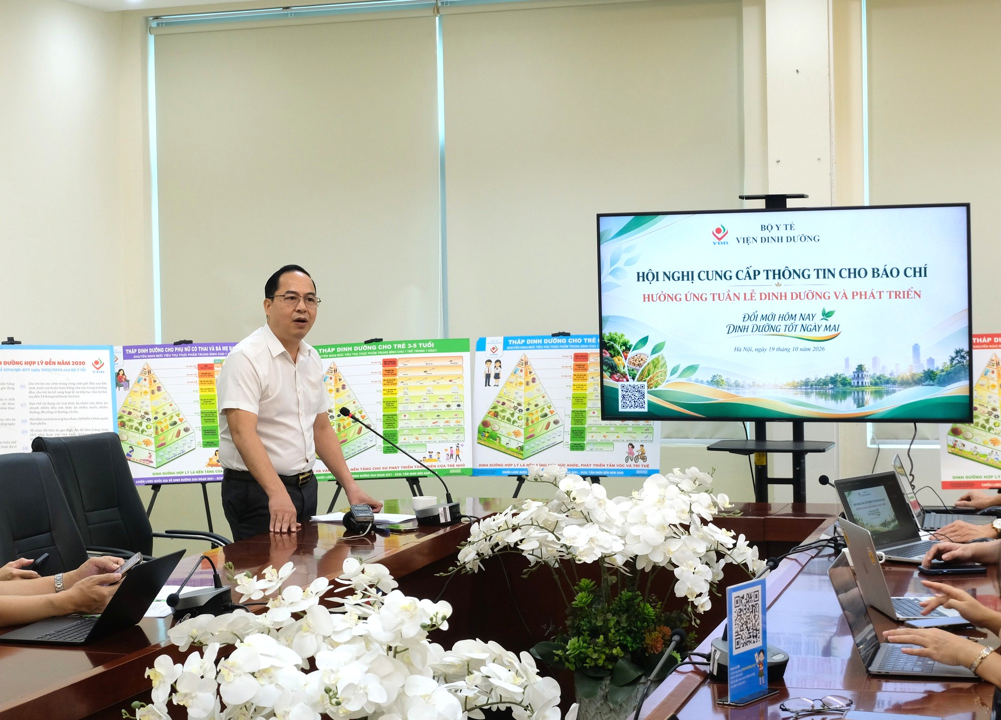 TS.BS Nguyễn Hồng Trường, Phó Viện trưởng Viện Dinh Dưỡng Quốc gia chia sẻ. Ảnh: Quỳnh Loan