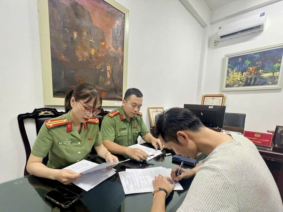 Phòng An ninh chính trị nội bộ xử phạt hành chính đơn vị tổ chức cuộc thi “Hoa hậu Bản sắc Việt Nam 2026” - Ảnh: Công an cung cấp