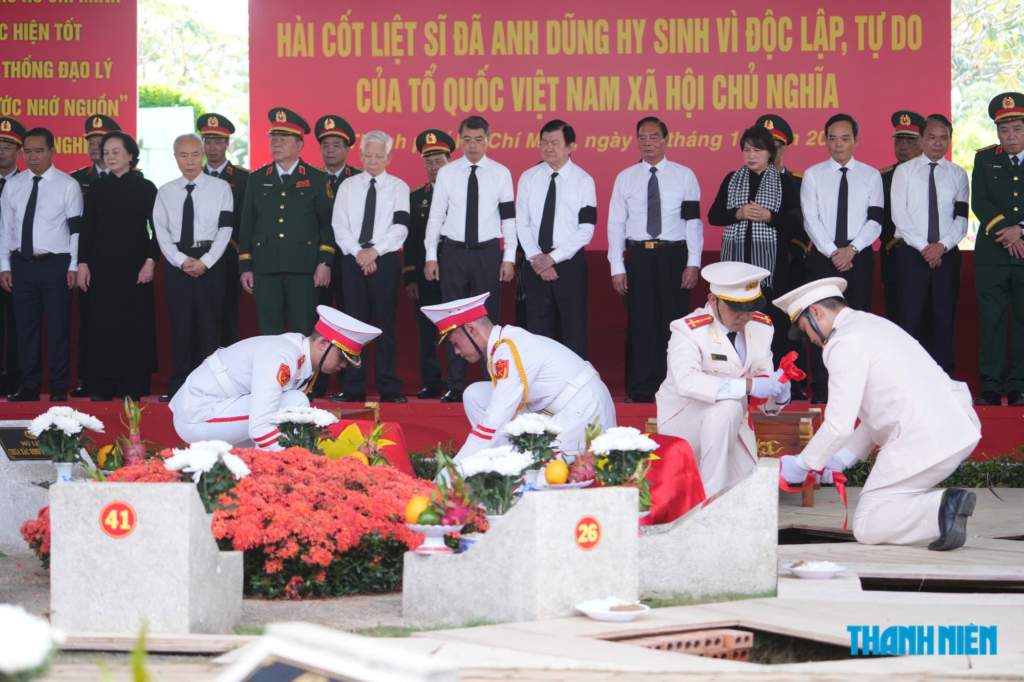 Lãnh đạo Đảng, nhà nước chứng kiến nghi thức hạ huyệt an táng hài cốt liệt sĩ