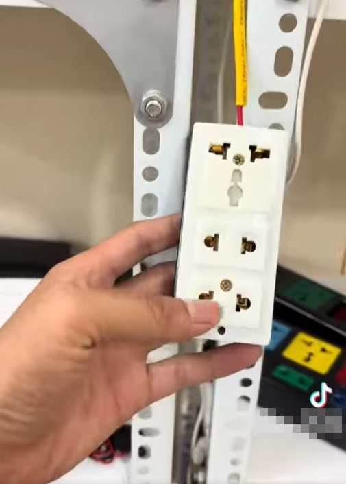 Công khai bán camera quay lén trên TikTok, nhiều kênh nội dung khiến CĐM bất an