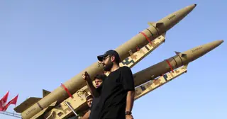 Mỹ bất ngờ ngừng tấn công Iran sau khi không kích 13 đêm liên tiếp