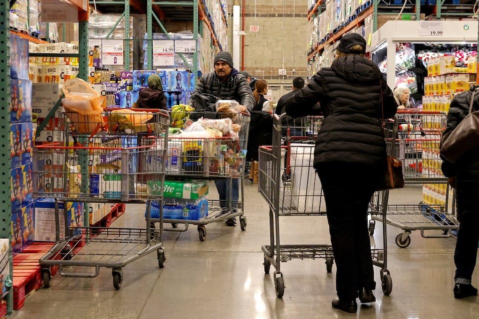 Người mua sắm tại một cửa hàng Costco ở New York, Mỹ, ngày 16/1. Ảnh: Reuters