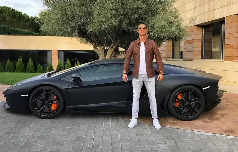 Với Cristiano Ronaldo và nhiều người nổi tiếng, siêu xe không chỉ là phương tiện mà còn mang giá trị sưu tầm và thể hiện cá tính