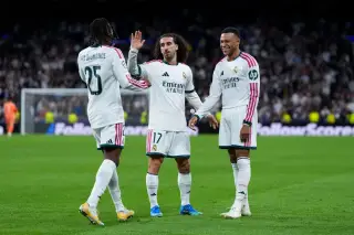 Kylian Mbappe, Marc Cucurella và Yan Diomande ăn mừng trong trận Real thắng Leipzig 4-1 ở vòng phân hạng Champions League trên sân Bernabeu, Madrid, Tây Ban Nha ngày 21/10/2026. Ảnh: Reuters