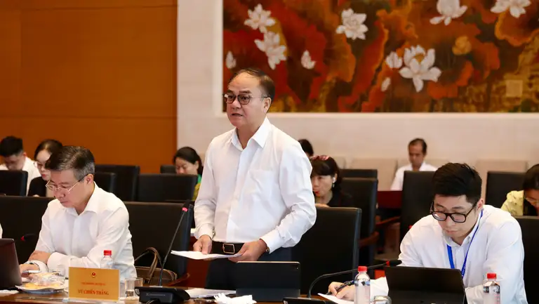 Thứ trưởng Bộ Nội vụ Vũ Chiến Thắng phát biểu tại phiên họp