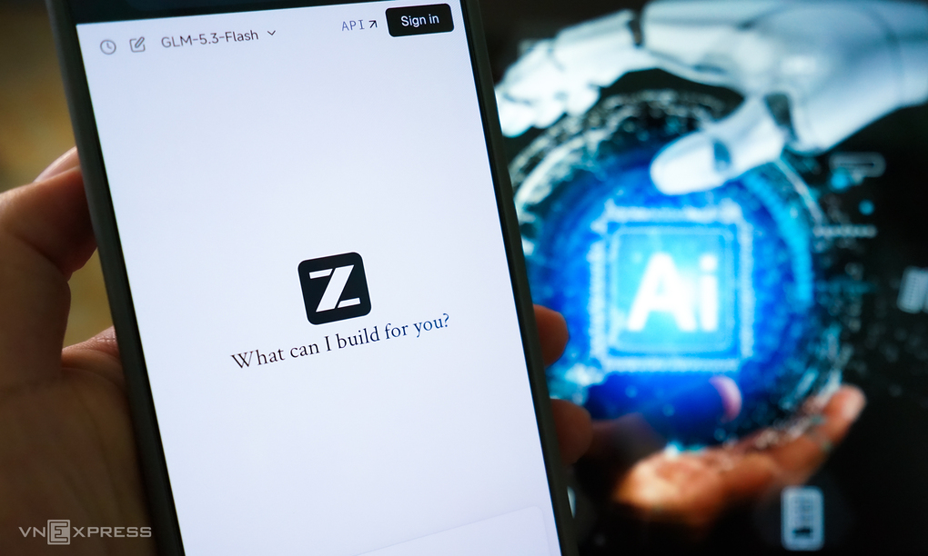 Logo Zhipu AI hiển thị trên smartphone. Ảnh: Bảo Lâm