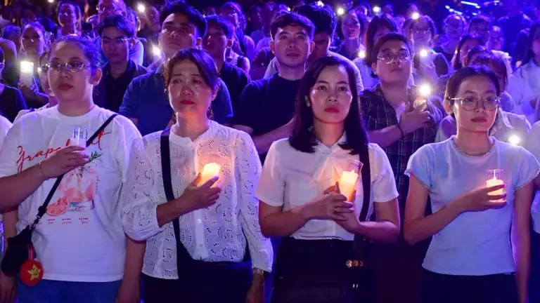 Khán giả, nghệ sĩ khóc tưởng nhớ nạn nhân Covid-19