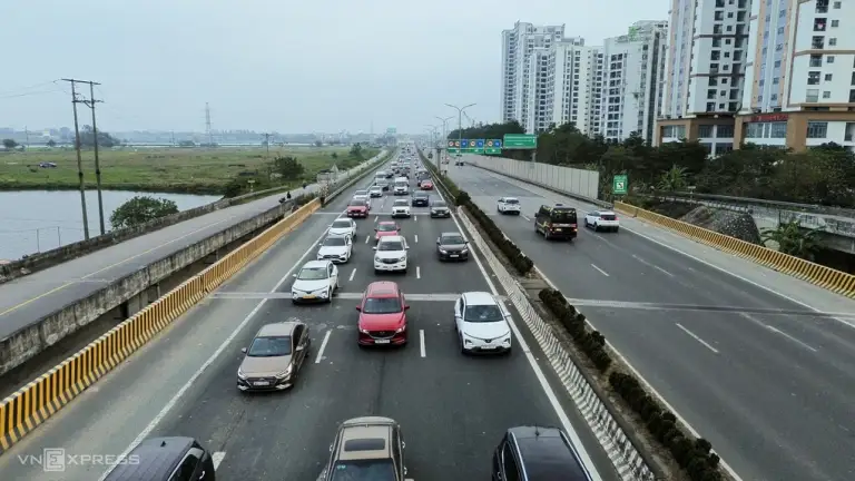 Ôtô di chuyển trên cao tốc Pháp Vân - Cầu Giẽ, tháng 1/2026. Ảnh: Phạm Chiểu