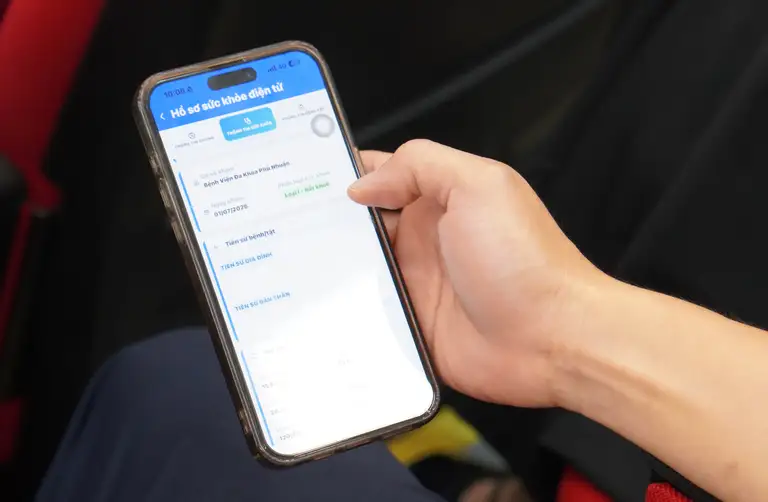 Các địa phương cần cập nhật kịp thời kết quả khám sức khỏe lên nền tảng quản lý sức khỏe cộng đồng, bảo đảm dữ liệu được liên thông vào hồ sơ sức khỏe điện tử - Ảnh: XUÂN MAI