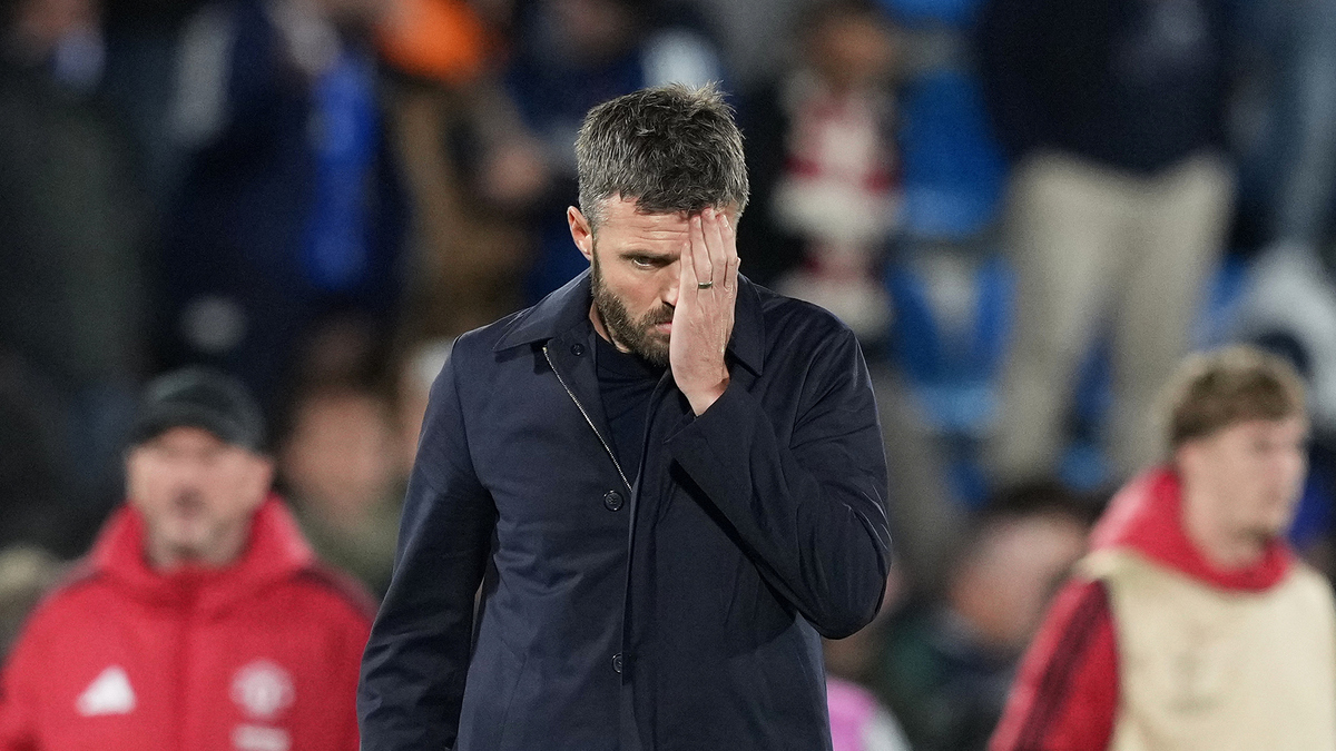 Sa thải Carrick có cứu được Man Utd?