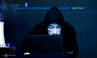 Một người đeo mặt nạ hacker tại một sự kiện về an ninh mạng tại TP HCM. Ảnh: Bảo Lâm