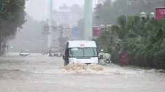 Hà Nội mưa trên 150 mm gây ngập diện rộng